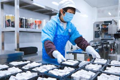 黃山區(qū)芋頭豐收季 企業(yè)加工忙，食品開發(fā)創(chuàng)新潮